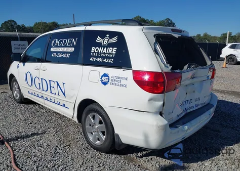 2005 Toyota Sienna Le z USA, uszkodzony, nr VIN 5TDZA23C55S272926